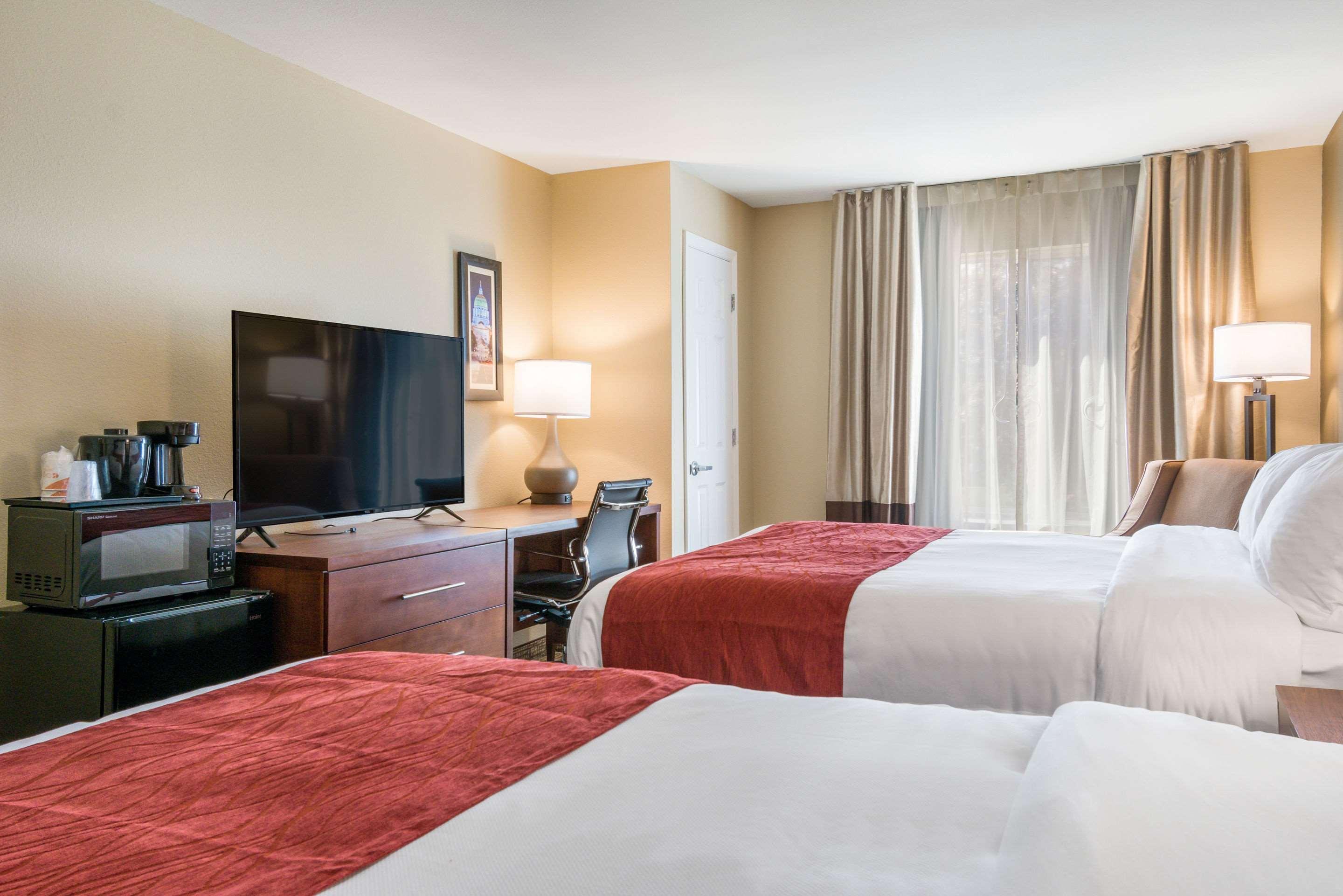 Comfort Inn & Suites Harrisburg - Hershey West Екстер'єр фото