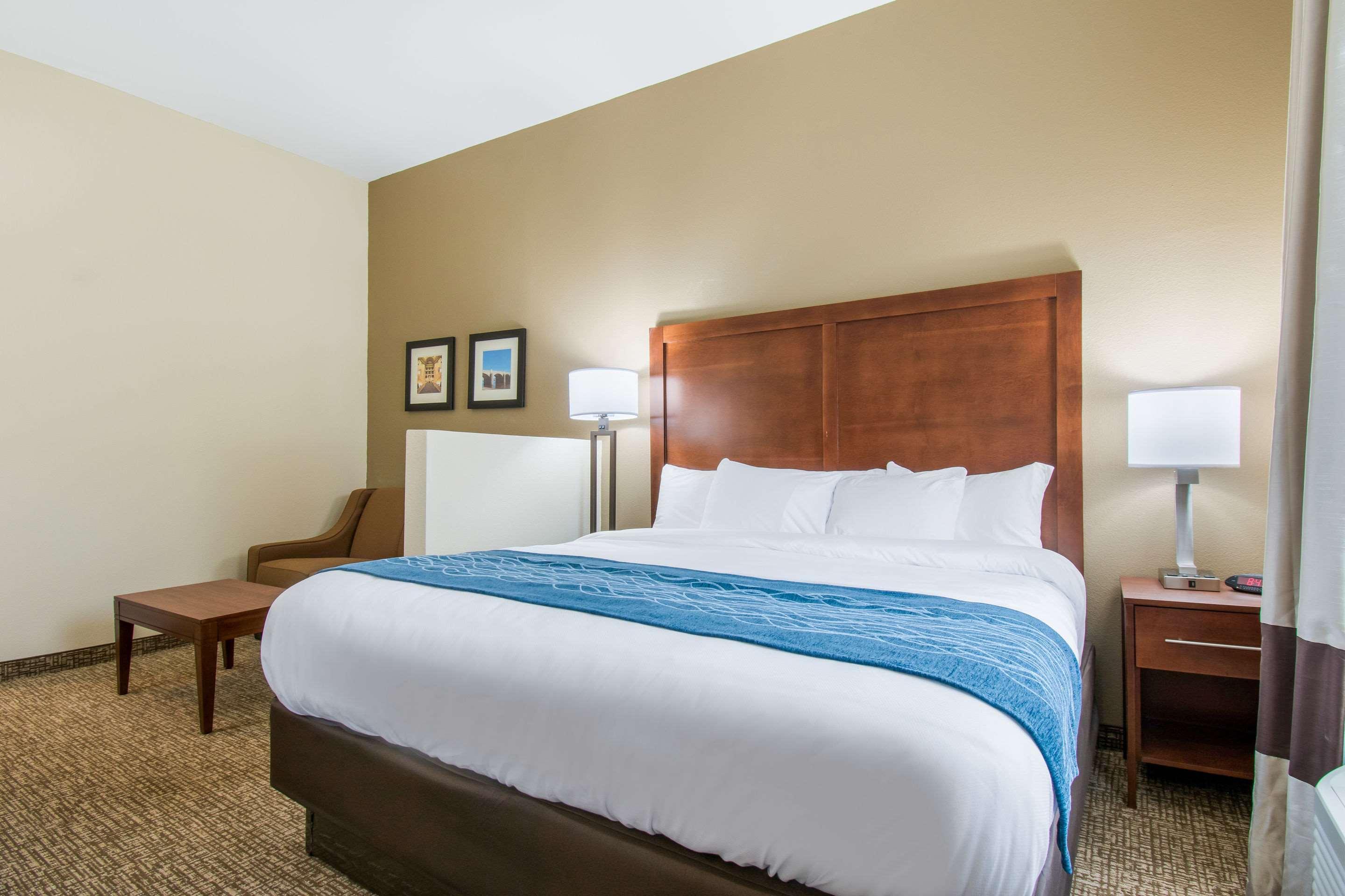 Comfort Inn & Suites Harrisburg - Hershey West Екстер'єр фото