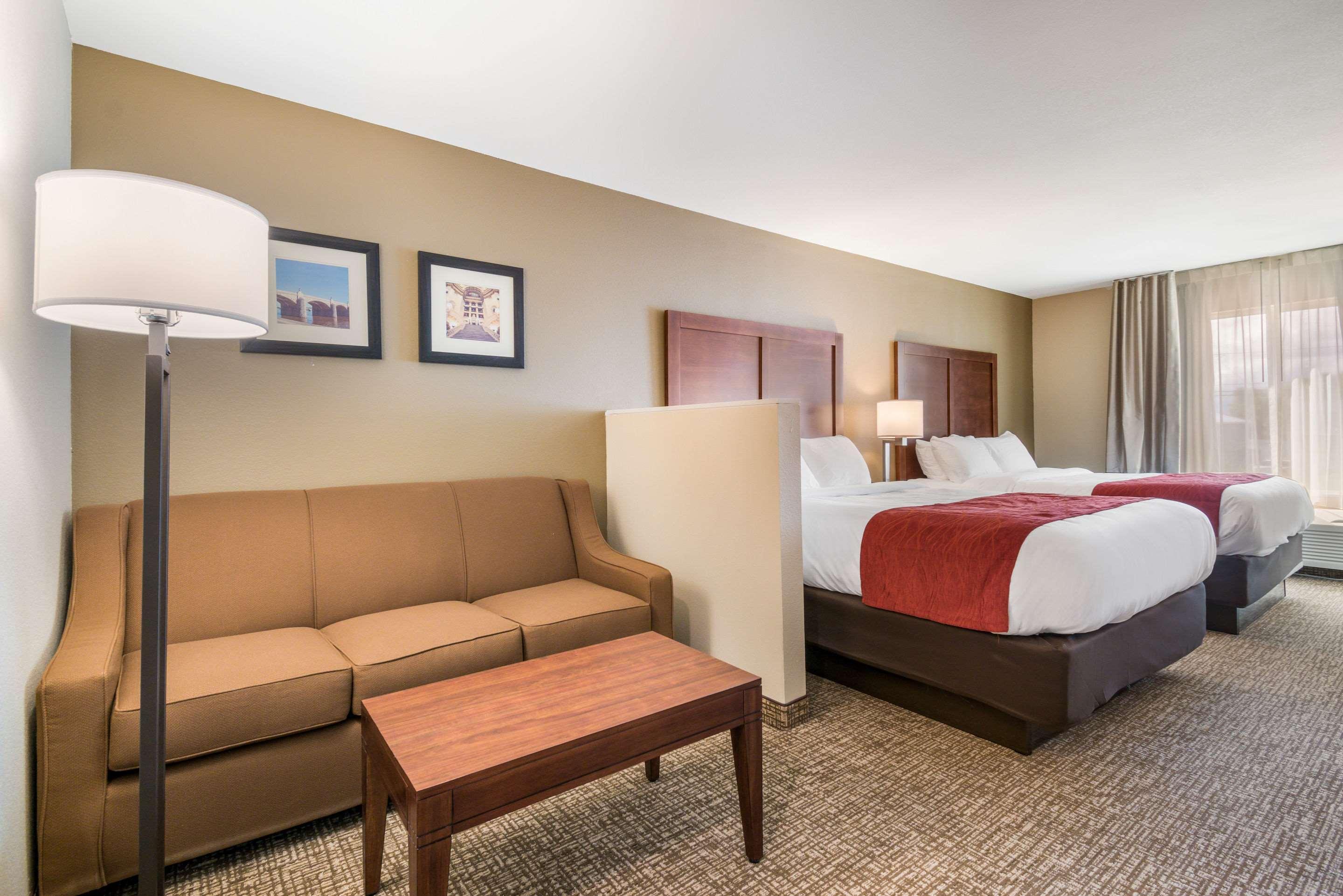 Comfort Inn & Suites Harrisburg - Hershey West Екстер'єр фото