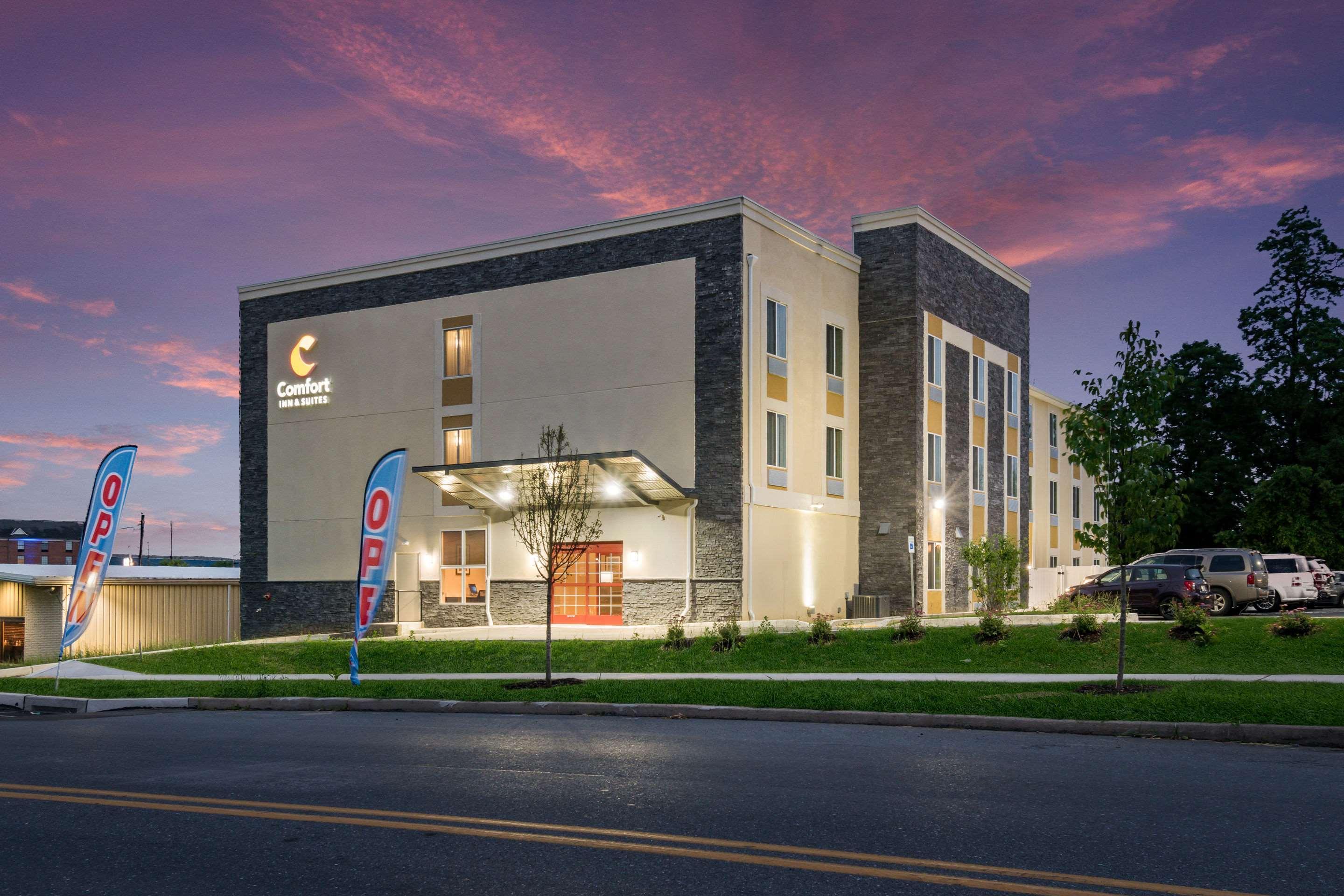 Comfort Inn & Suites Harrisburg - Hershey West Екстер'єр фото